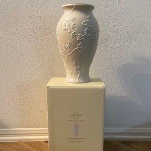 Lenox dogwood medium vase